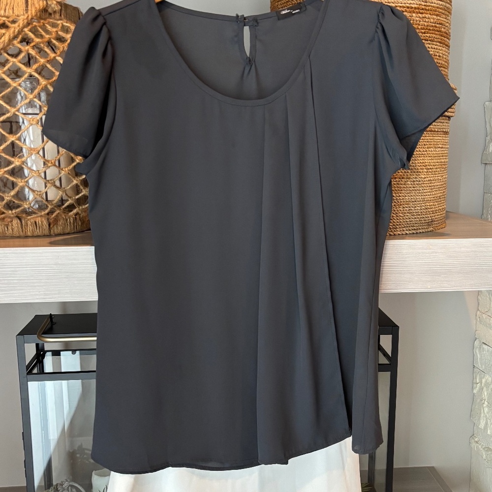 Great Closet Basic - Sheer Short Sleeve Blouse in Gray